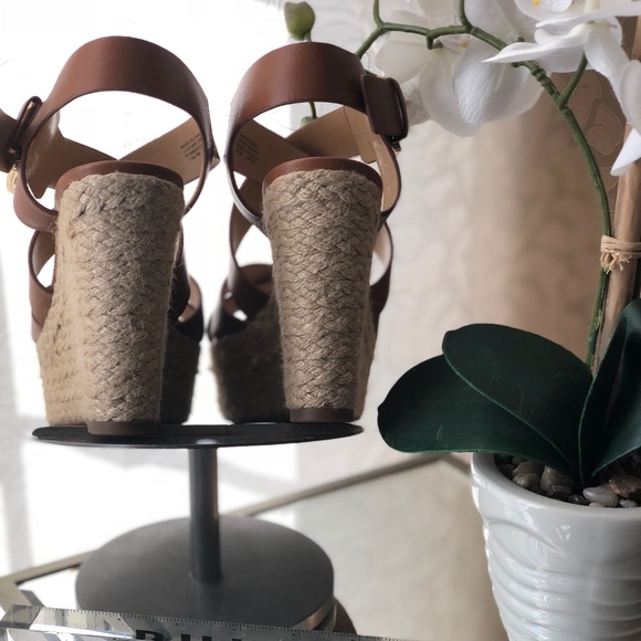 NEW Micheal Kors Strappy Sandal Wedges - Picture 7 of 7